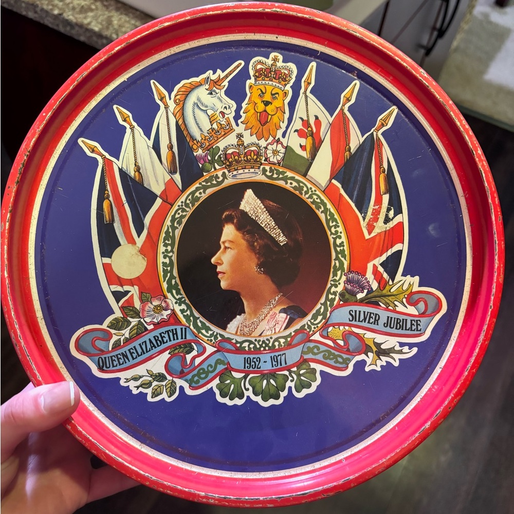 Queen Elizabeth II Silver Jubilee Tin 1952 1977 Nabisco Tea Time Biscuit Tin